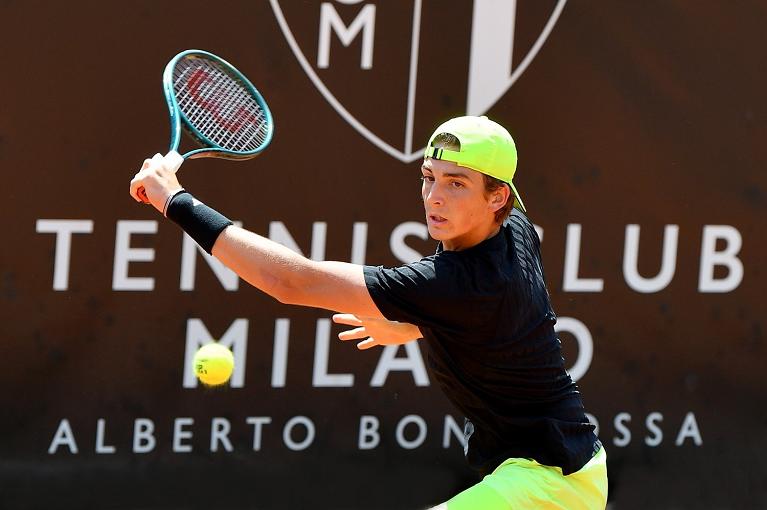 Il romano Jacopo Vasamì è in semifinale al Trofeo Bonfiglio 2025. Ha battuto nel derby azzurro dei quarti di finale Pierluigi Basile (foto Francesco Panunzio)