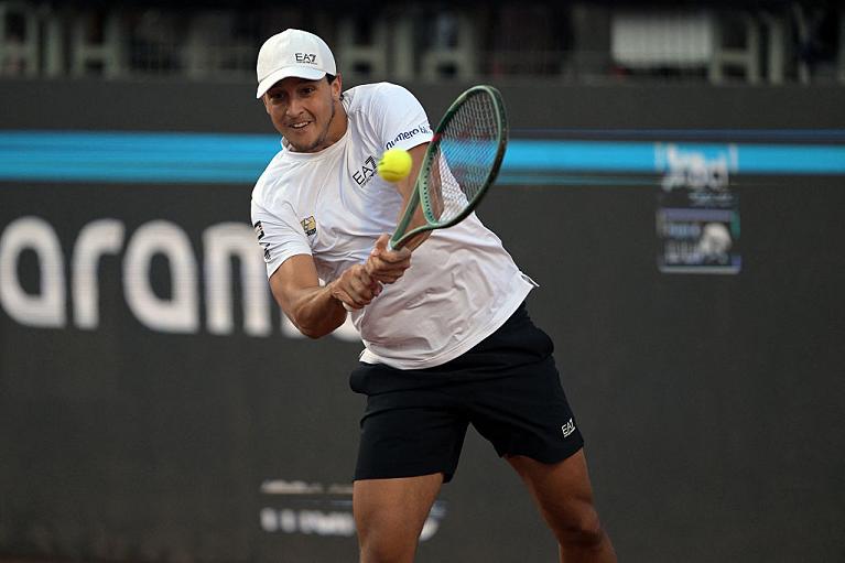 Luciano Darderi in azione (foto Getty Images)