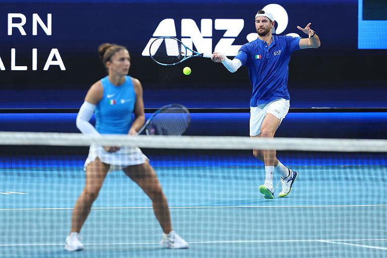 Andrea Vavassori e Sara Errani in azione in doppio misto (Getty Images)