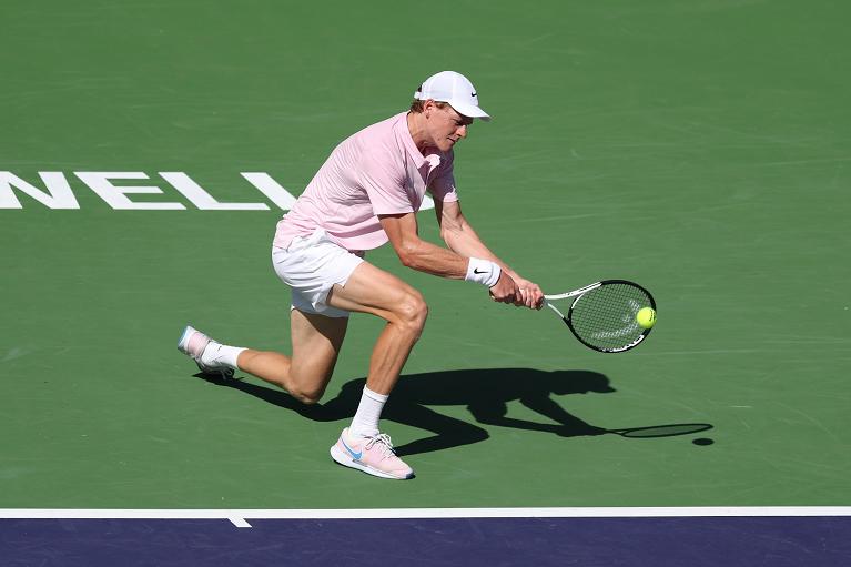 Sinner in azione col rovescio (Getty Images)