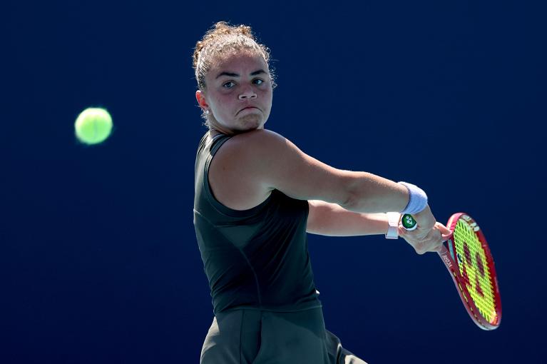Jasmine colpisce di rovescio (foto Getty Images)