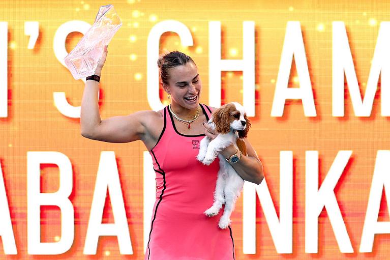 Aryna Sabalenka con il trofeo vinto a Miami (Getty Images)