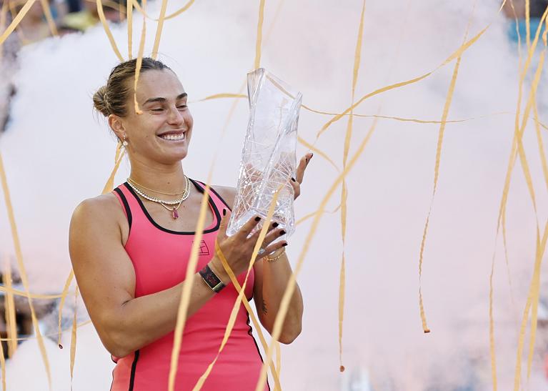 Aryna Sabalenka con il trofeo vinto a Miami (Getty Images)