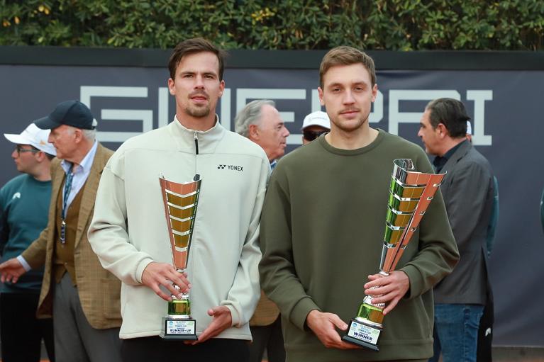 Il finalista della Guerri Napoli Tennis Cup Daniel Altmaier ed il vincitore Hamad Medjedovic (foto Master Group Sport)