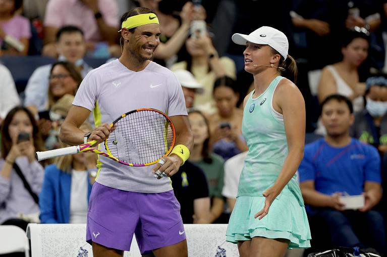 Nadal e Swiatek durante un match d'esibizione (getty Images)