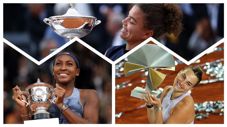 Jasmine Paolini con il trofeo di Roma 2025, Coco Gauff con il trofeo del Roland Garros 2025 e Aryna Sabalenka con il trofeo di Madrid 2025 (fonte foto Getty Images)
