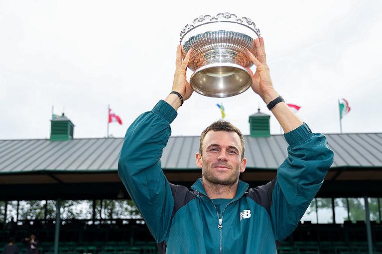 Tommy Paul con il trofeo a Houston (Getty Images)