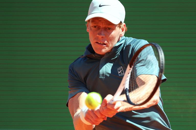 Sinner in azione col rovescio (Getty Images)