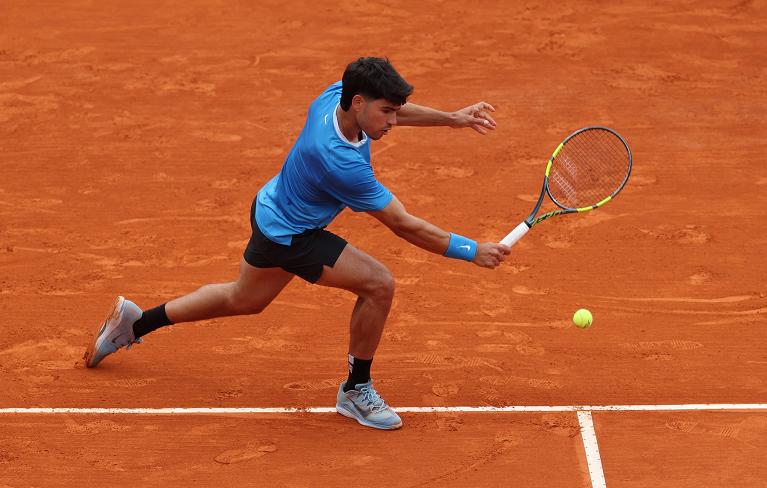 Carlos Alcaraz in azione (foto Getty Images)