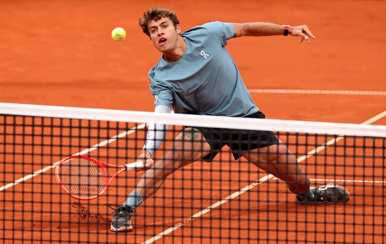 Flavio Cobolli in azione (foto Getty Images)