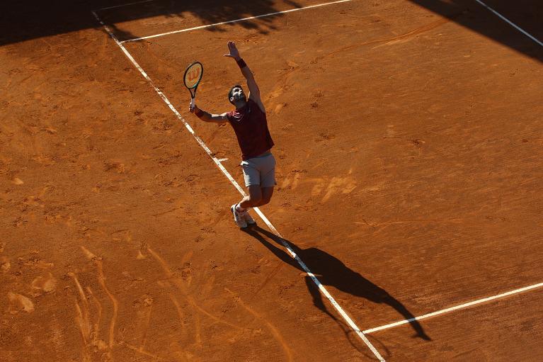 Andrea Pellegrino al servizio (foto Master Group Sport)