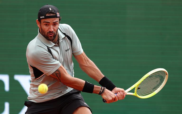 Matteo Berrettini colpisce di rovescio (foto Getty Images)