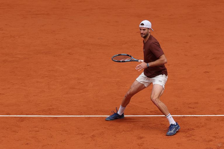 Andrea Vavassori (in doppio misto con Sara Errani) al Roland Garros 2025 (foto Getty Images)