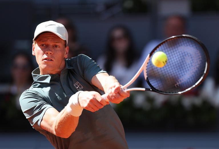 Sinner in azione col rovescio (Getty Images)