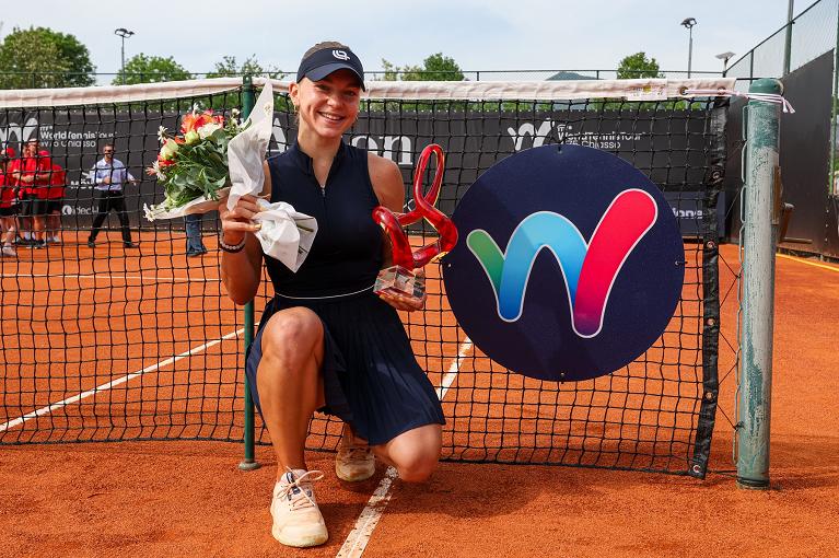Maria Timofeva con il trofeo di Chiasso 2026 (foto Martegani)