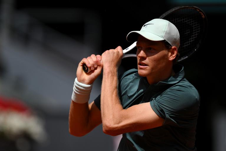 Sinner in azione col rovescio (Getty Images)