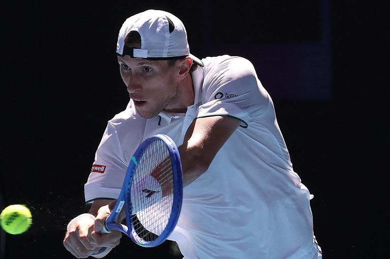 Francesco Maestrelli colpisce di rovescio (foto Getty Images)