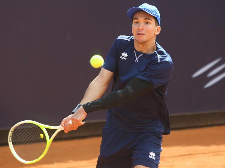 Andrea Guerrieri colpisce di rovescio (foto Master Group Sport)