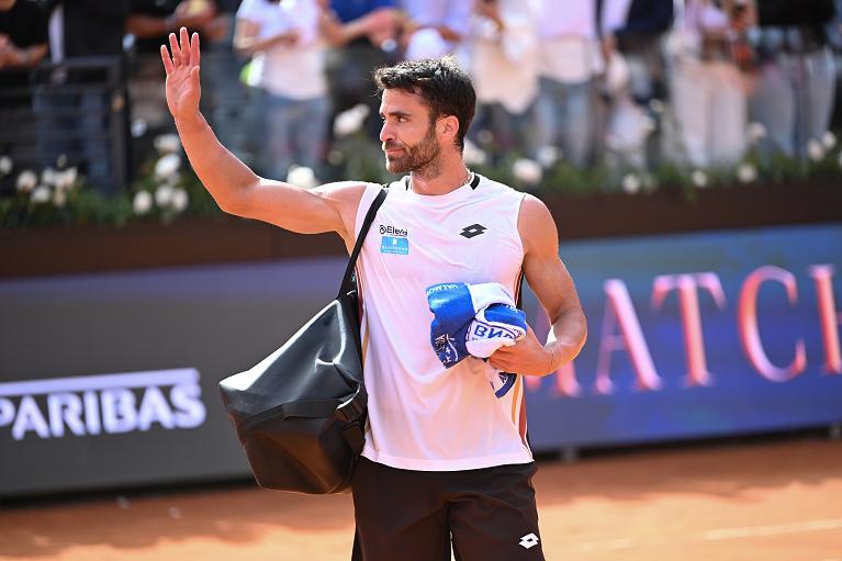 Andrea Pellegrino saluta il pubblico agli Internazionali BNL d'Italia 2026 (Foto FITP)