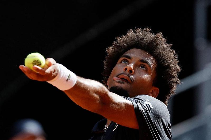 Fils abbandona il Roland Garros: "Sento dolore dopo 20 minuti"
