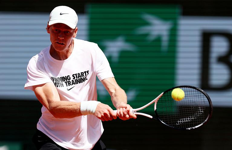 Jannik Sinner in allenamento al Roland Garros (Getty Images)