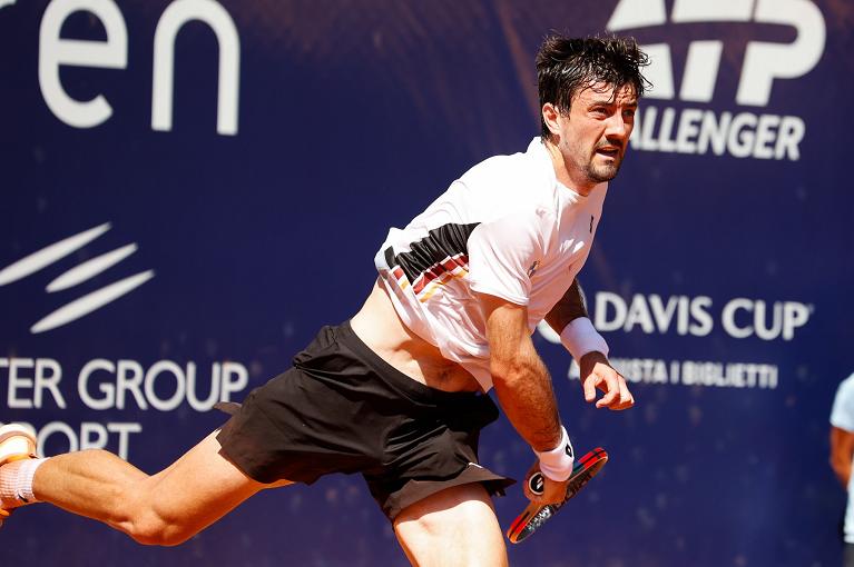 Sebastian Ofner al servizio (foto Master Group Sport)