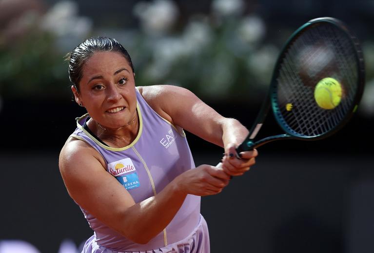 Elisabetta Cocciaretto colpisce di rovescio (foto Getty Images)