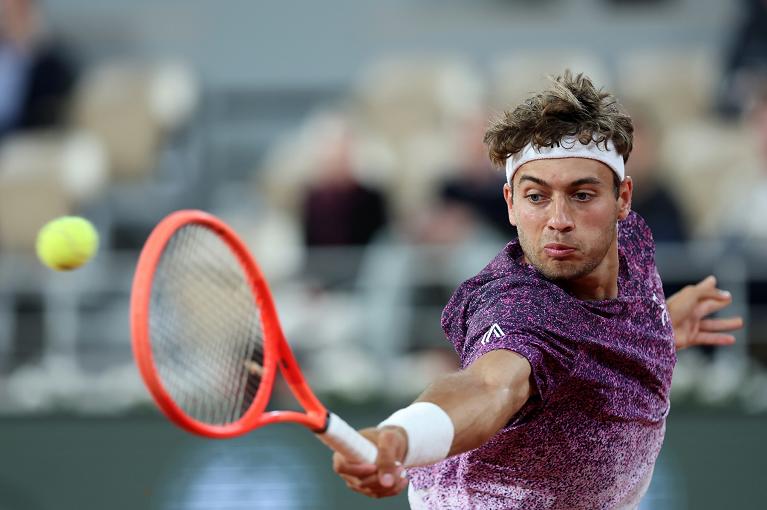 Un recupero di rovescio di Flavio Cobolli (foto Getty Images)