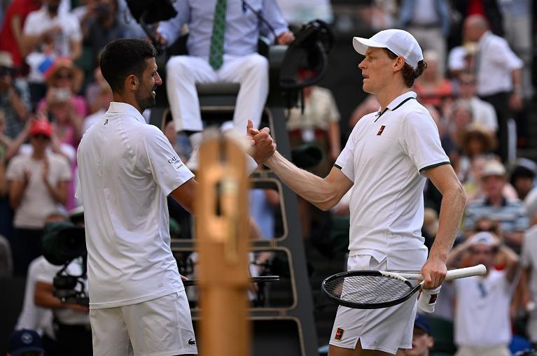 Il salito a fine match tra Novak Djokovic e Jannik Sinner (foto Getty Images)