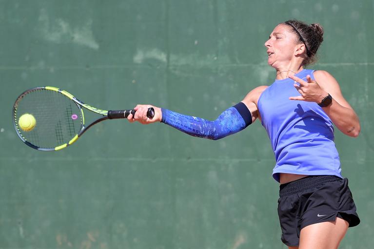 Sara Errani in allenamento in vista della sfida tra Italia e Giappone in BJK Cup (Foto FITP)