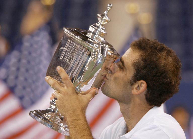 Pete Sampras con il trofeo dello US Open (Getty Images)