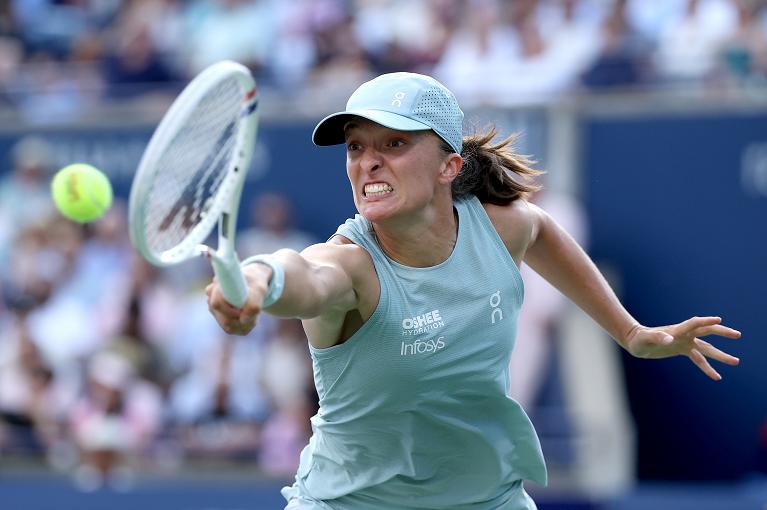 Iga Swiatek in azione (foto Getty Images)