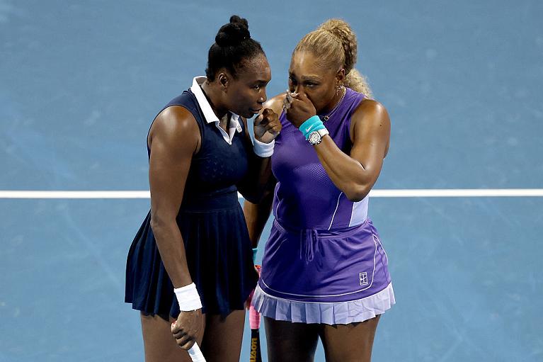 Venus e serena Williams in doppio a Cincinnati (Getty Images)