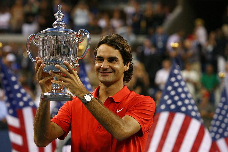 Roger Federer con il trofeo dello US Open 2008 (Getty Images)