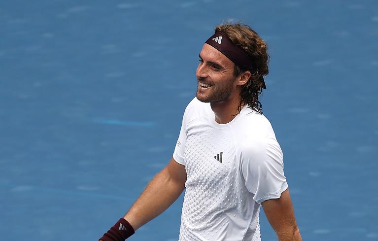 Uno Stefanos Tsitsipas di nuovo sorridente (foto Getty Images)