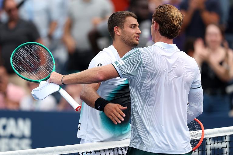 US Open 2026, l'abbraccio tra Flavio Cobolli e Tristan Schoolkate (Getty Images)