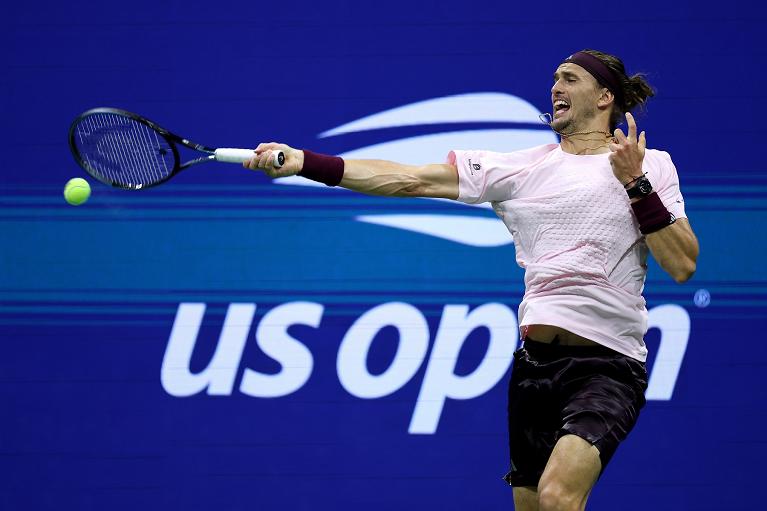 Alexander Zverev colpisce di diritto (foto Getty Images)