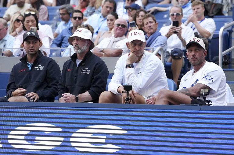 Il team Sabalenka in tribuna: Anton Dubrov, Jason Stacy e Max Mirnyi oltre a Georgios Frangulis, fidanzato di Aryna (foto USTA)