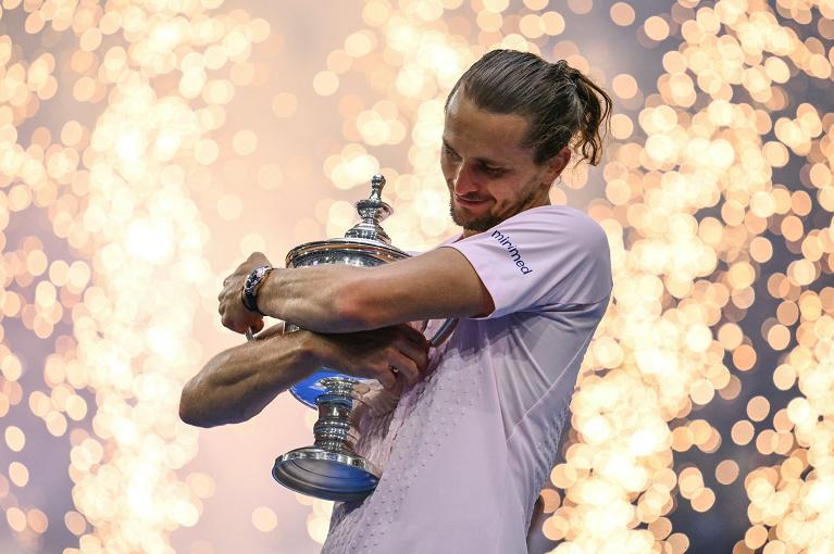 Zverev col trofeo dello US Open 2026 (Getty Images)