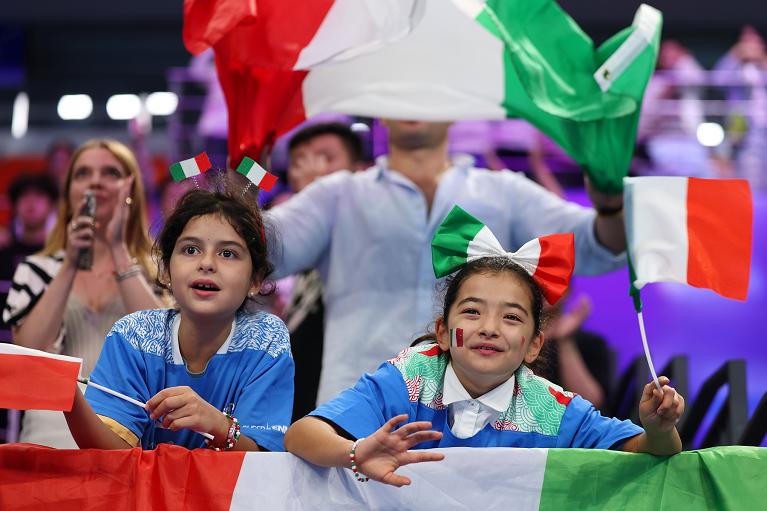 Fan dell'Italia alle Billie Jean King Cuo Finals di Shenzhen (foto Getty Images)