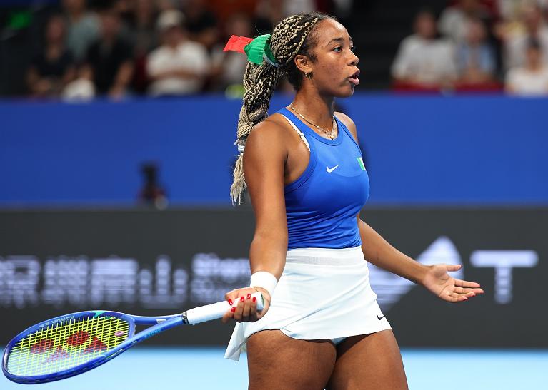 Anhelina Kalinina defeats Tyra Caterina Grant in opening set