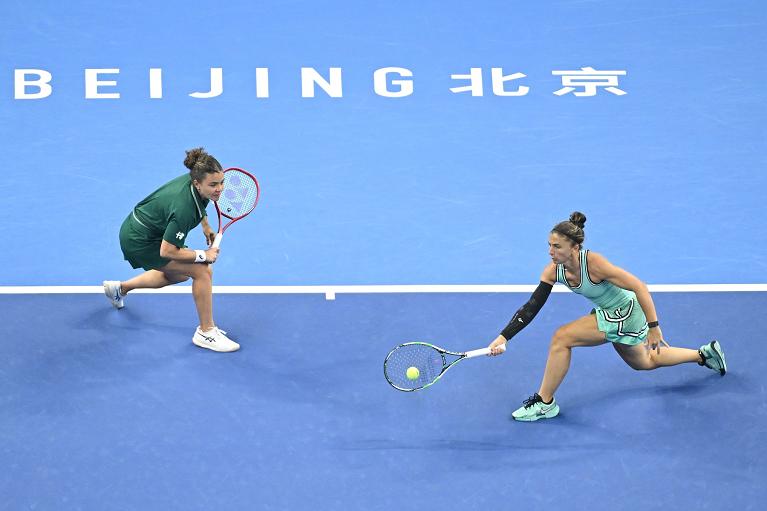 Jasmine Paolini e Sara Errani in azione (foto Getty Images)