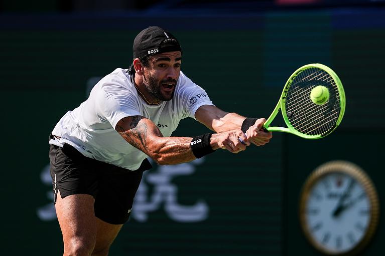 Un recupero di rovescio in allungo di Matteo Berrettini (foto Getty Images)