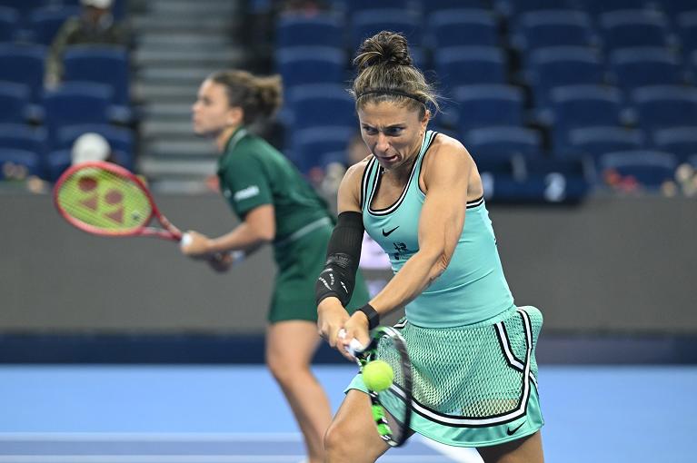 Sara Errani e Jasmine Paolini in azione (foto Getty Images)