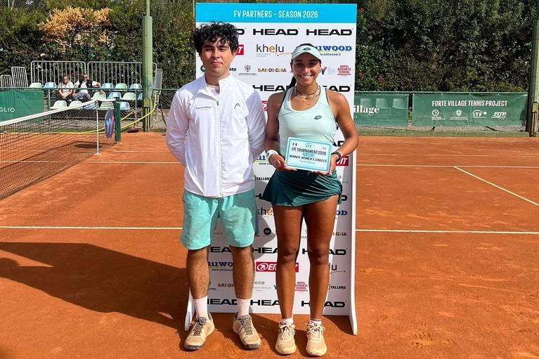 Premiazione per la vincitrice del singolare femminile Jennifer Ruggeri (foto Burruni)