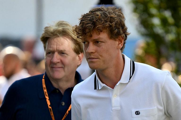 Jannik Sinner e suo padre Hanspeter (Getty Images)