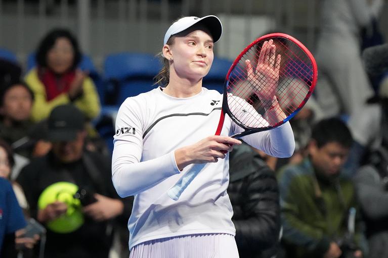 Elena Rybakina saluta il pubblico (foto Getty Images)