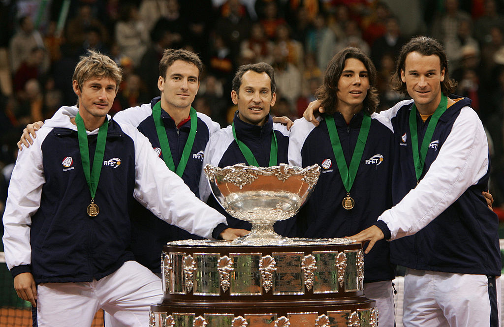 Juan Carlos Ferrero con il team di Davis spagnolo