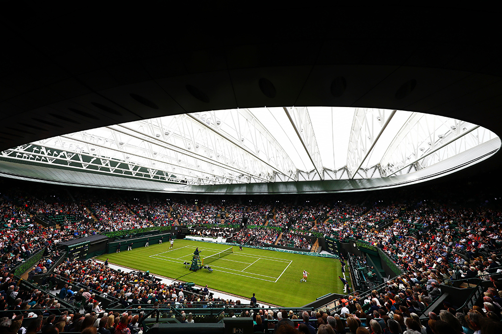 Dal punto di vista strutturale, il tetto del Campo 1 è pressoché identico a quello del mitico Centre Court, utilizzato per la prima volta il 29 giugno 2009, durante un match fra Safina e Mauresmo.