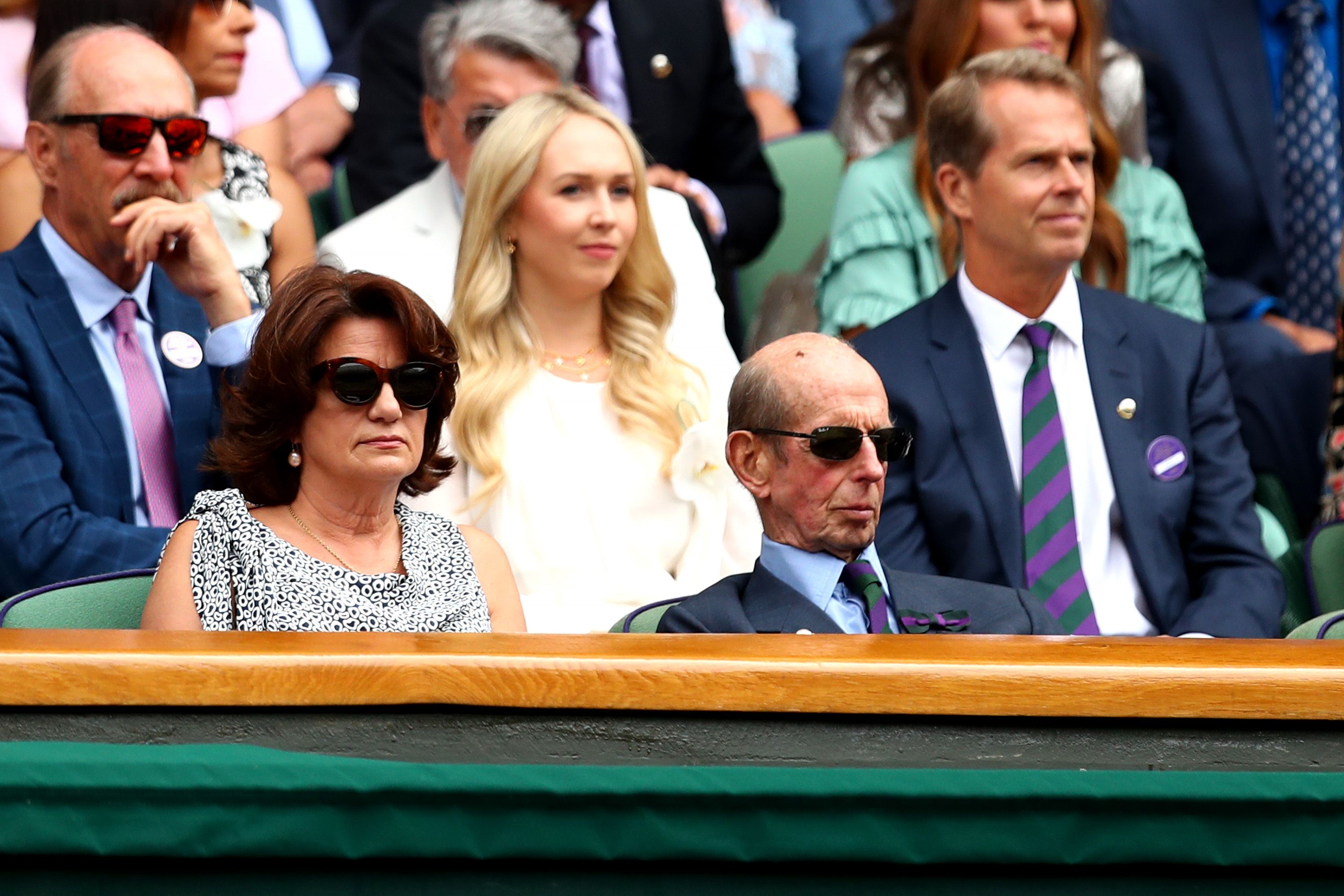 Stefan Edberg nel Royal box, dietro al Duca di Kant